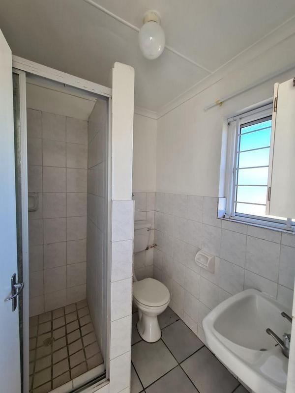 1 Bedroom Property for Sale in Oakglen Western Cape
